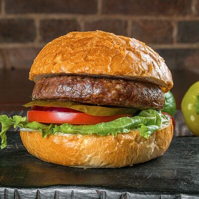 Говяжий бургер в Солянка Крафт Бар по цене 690 ₽