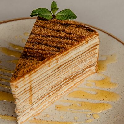 Медовик в Мацони по цене 230