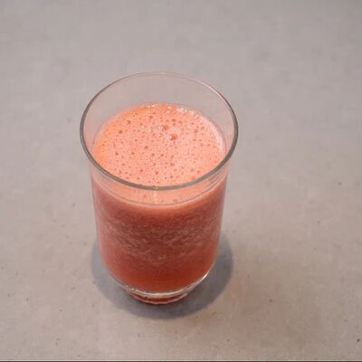 Смузи клубничный в Hug по цене 300 ₽