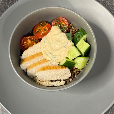 Боул с куриной грудкой в Do.bro coffee по цене 435 ₽