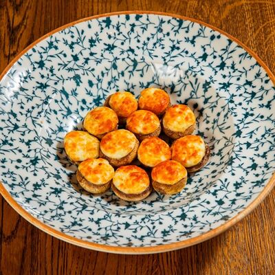 Запеченые шампиньоны под сыром в Вах!Хинкали по цене 540 ₽