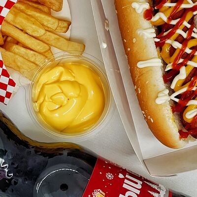 Комбо 4 в 1 (Хот-дог, картофель фри, соус, напиток) в Old Buick Diner по цене 434 ₽