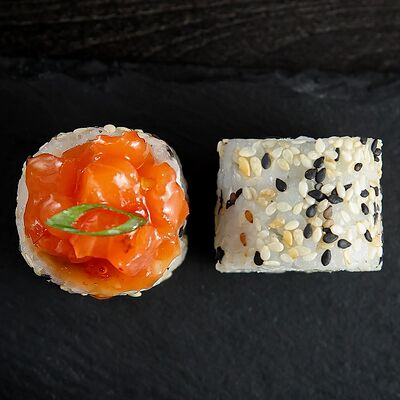 Ролл Тартар с лососем в Hot Pizza по цене 680 ₽