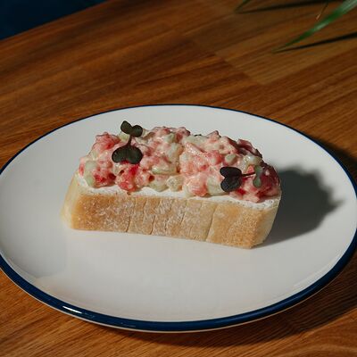 Брускетта с лососем в Cream Soda по цене 450 ₽