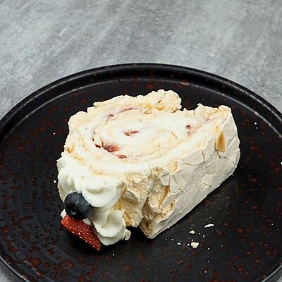 Меренговый рулет с малиной в Edateca Едатека по цене 690 ₽