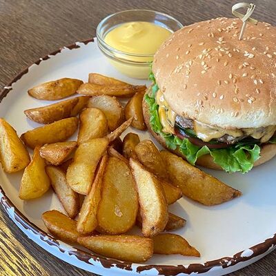 Бургер с котлетой из говядины в Акватория по цене 600 ₽