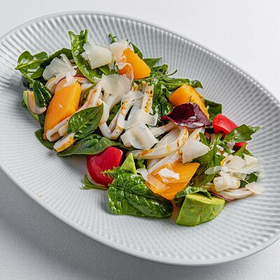 Салат с кальмаром и хурмой на гриле в Рыба Мечты по цене 970 ₽