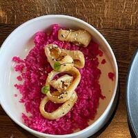 Кальмар со свекольным рисом в More More
