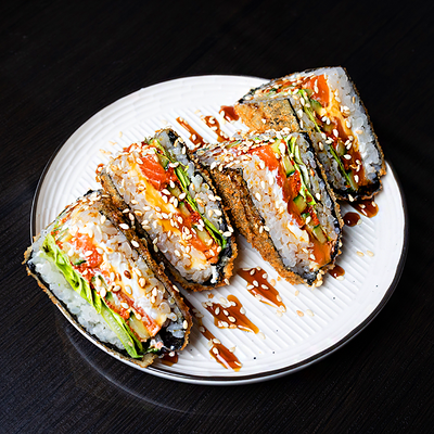 Онигири криспи с креветкой в СушиТаяки по цене 959 ₽