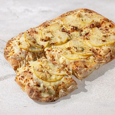 Пицца Груша и горгонзола в Eazzy Pizza по цене 670 ₽