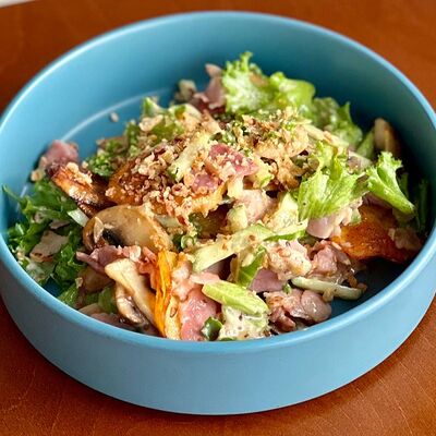 Теплый салат с картофелем и беконом в Брускетта по цене 565 ₽