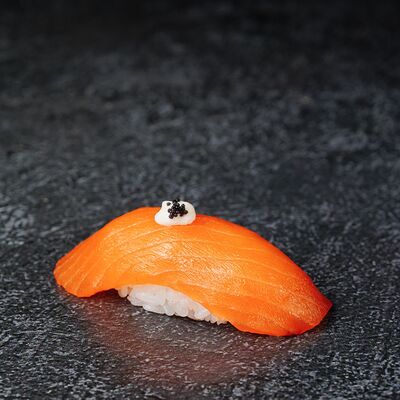 Суши с лососем в Суши скат по цене 220 ₽