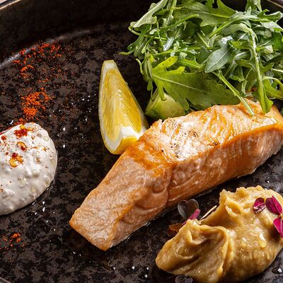 Стейк из лосося с пюре из пастернака в Avgust13 по цене 1995 ₽