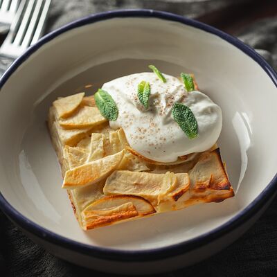 Яблочный пирог в Борщ по цене 390 ₽