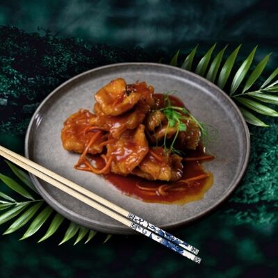 Куриное филе в кисло-сладком соусе в LAOBAN по цене 1060 ₽