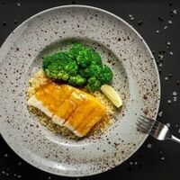 Филе трески с кускусом и брокколи в Mesto Sushi & Grill