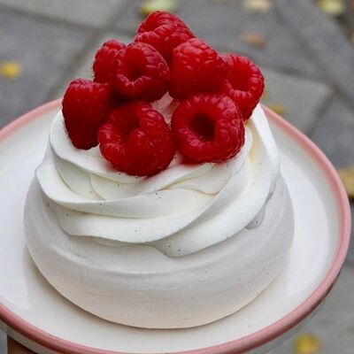 Павлова с малинойв Yumbaker home по цене 1275 ₽