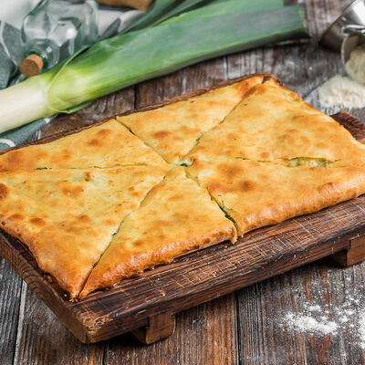 Хачапури с луком порей в Пряности & Радости на Московском по цене 460 ₽