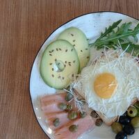 Итальянский завтрак с лососем в Coffee line