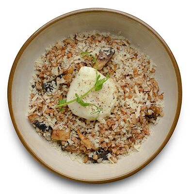 Греча с грибами и яйцом пашотв Горький по цене 529 ₽