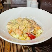 Салат Цезарь с сёмгой в У сяброу