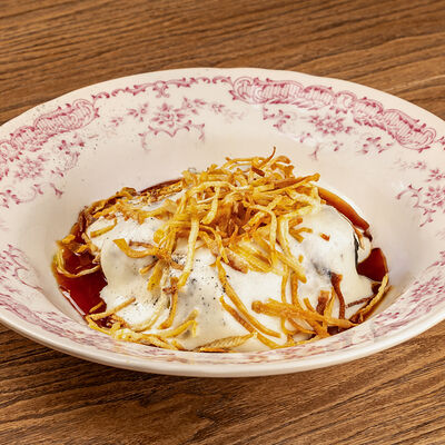 Голубцы из кролика в свекольной ботве с соусом мясным жу и муссом из миндаля в Казак по цене 1100 ₽