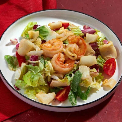 Салат с кальмаром и креветкой в Чина по цене 595 ₽