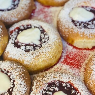 Ватрушка с брусникой 1 шт в Рябинушка по цене 185 ₽