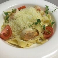 Паста фетучини с креветками в ДереWня