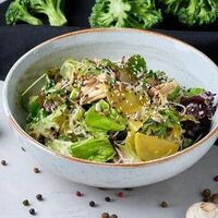 Салат Азиатский с фунчозой в Mesto Sushi & Grill