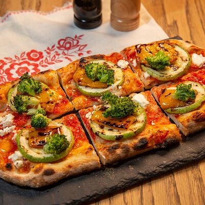 Фокачча с цукини в Mama Roma по цене 543 ₽