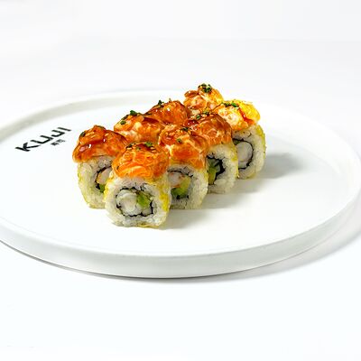 Ролл с лососем кимчи в Kuji Sushi по цене 1040 ₽