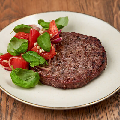 Рубленый бифштекс из оленины со свежим томатом в Белок по цене 1490 ₽