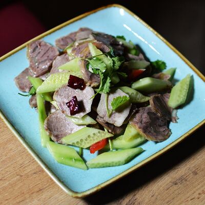 Салат с говядиной, свиным языком и огурцами в Go-Boo по цене 699 ₽