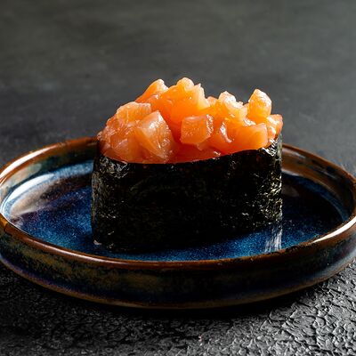 Гунканы Лосось спайси 2 шт в Сие Паста по цене 400 ₽