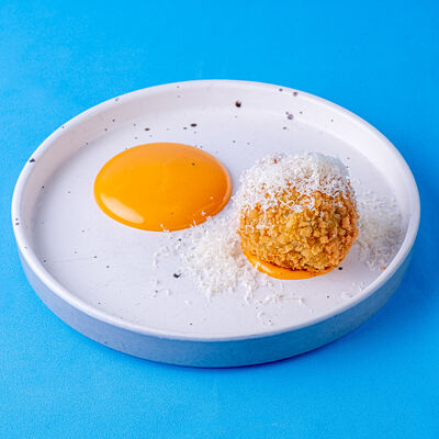 Крокет картофельный с говяжьей щекой в Мечтатели по цене 330 ₽