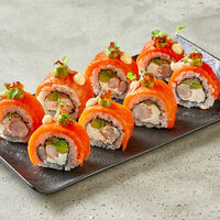 Лосось, креветка, мусс из авокадо, маринованная лососевая икра в Naverh