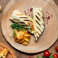 Шаурма по-восточному с цыпленком на гриле в Шафран