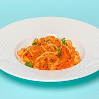 Спагетти с креветками в томатном соусе в Ресторан Хемингуэй