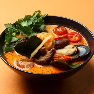 Том ям с морепродуктами в Папа Рядом Гриль-паб по цене 655 ₽