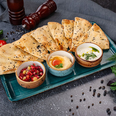 Кавказская лепешка с мини-закусками в КРЫША по цене 620 ₽