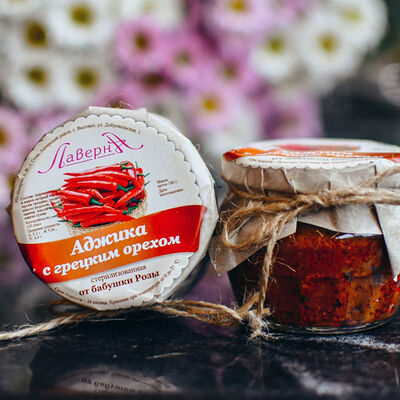 Аджика с грецким орехом в Лаверна по цене 300 ₽
