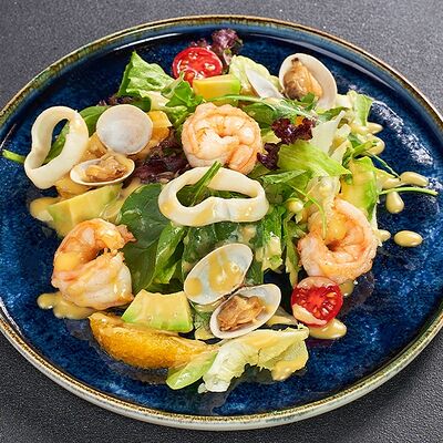 Салат с морепродуктами в Lafa Lounge по цене 760 ₽