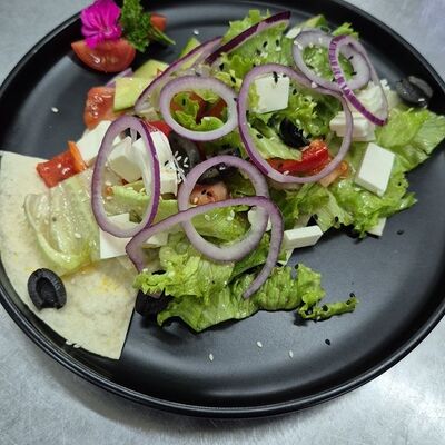 Салат греческий С акцентом в БункерПаб по цене 660 ₽