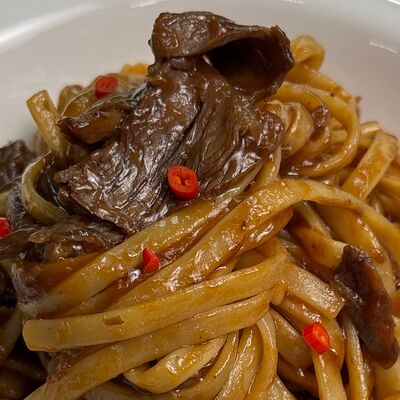 Паста с ростбифом в мясном соусе в Semechka по цене 900 ₽