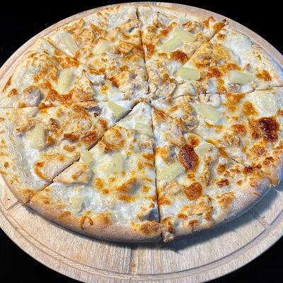 Пицца с курицей и ананасамив В теме вкуса по цене 760 ₽
