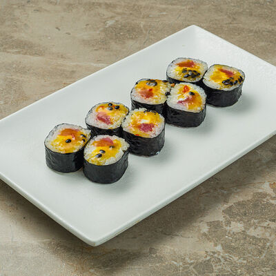 Ролл Маки с тунцом, сыром и манго в Бали по цене 420 ₽