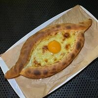 Хачапури по-аджарски в Багс Банни от кафеМафия