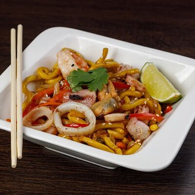 Wok с морепродуктами в Cуши ели по цене 645 ₽