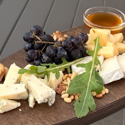 Ассорти из сыров с медом в Crystal по цене 730 ₽